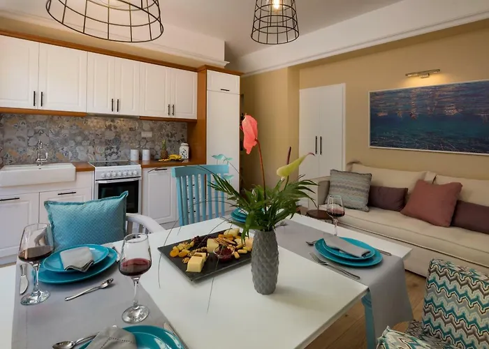 J&v Luxury Apartment *