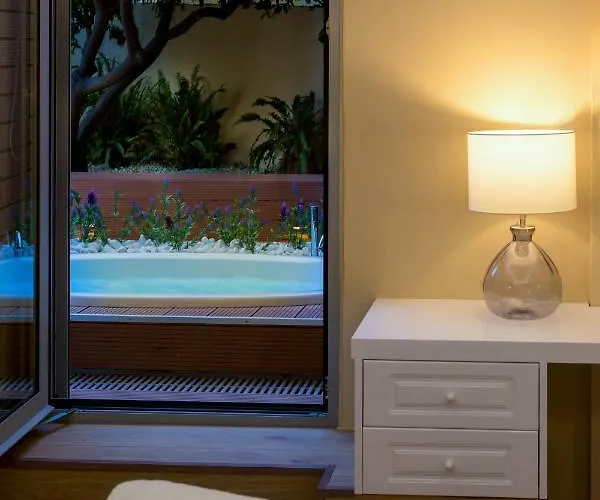 J&v Luxury Apartment *